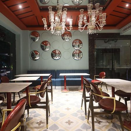The Saga Hotel Ню Делхи Екстериор снимка