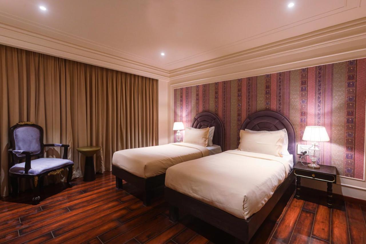 The Saga Hotel Ню Делхи Екстериор снимка