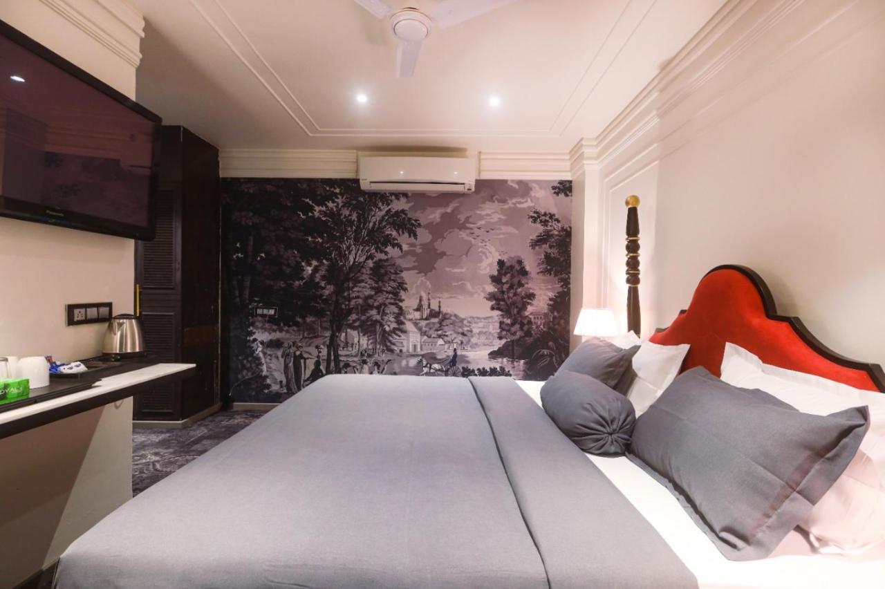 The Saga Hotel Ню Делхи Екстериор снимка