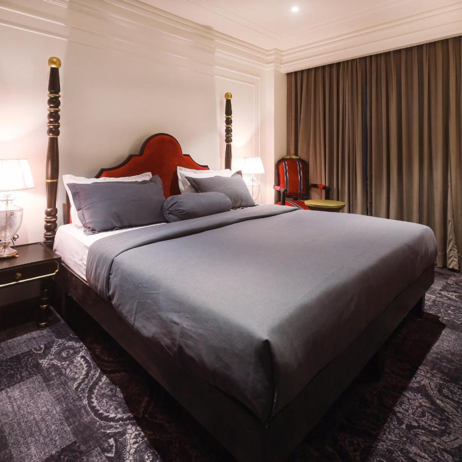 The Saga Hotel Ню Делхи Екстериор снимка