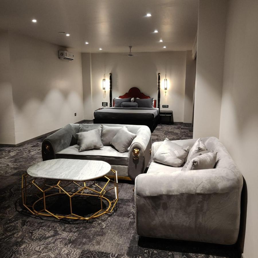 The Saga Hotel Ню Делхи Екстериор снимка