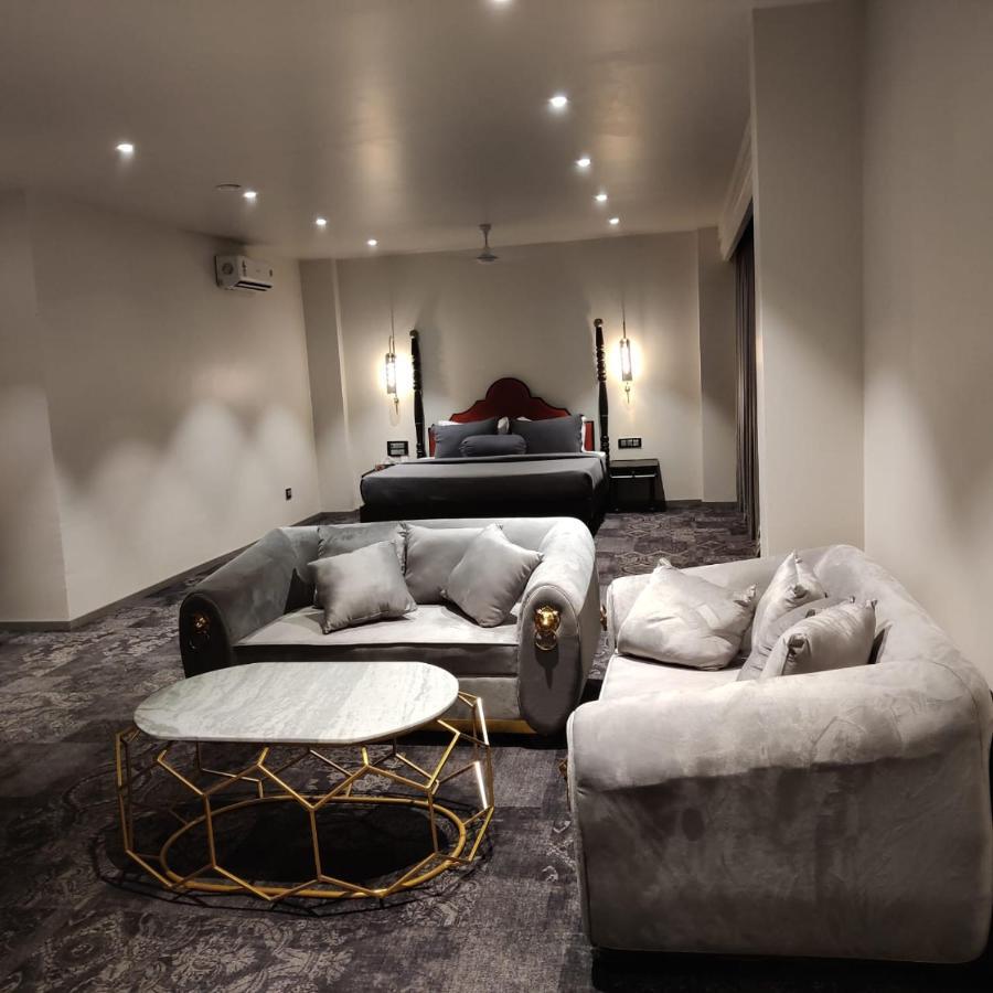 The Saga Hotel Ню Делхи Екстериор снимка