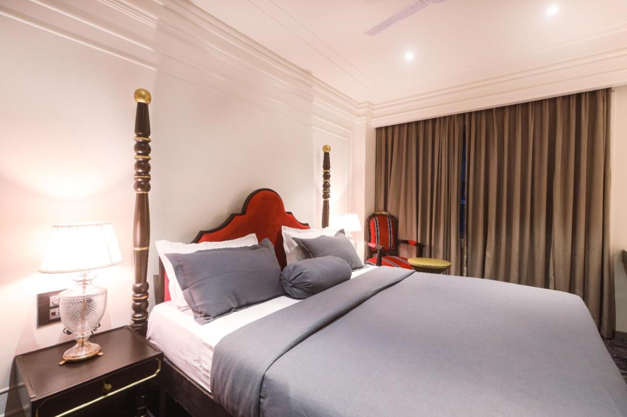 The Saga Hotel Ню Делхи Екстериор снимка
